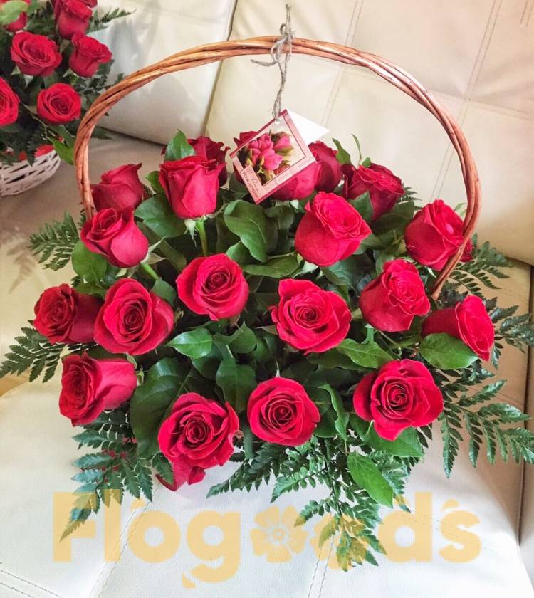 Корзина «Донна роза» за 12 379 руб.